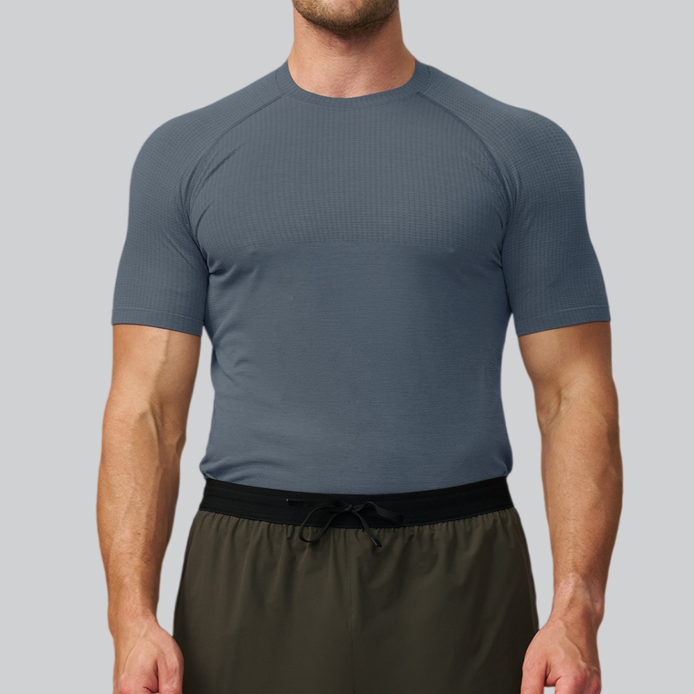 Sports Equipment Logo - เสื้อยืดกีฬาผู้ชายสีพื้น แห้งเร็ว แขนสั้น ไร้ตะเข็บ ระบายอากาศได้ดี เหมาะสำหรับออกกำลังกาย